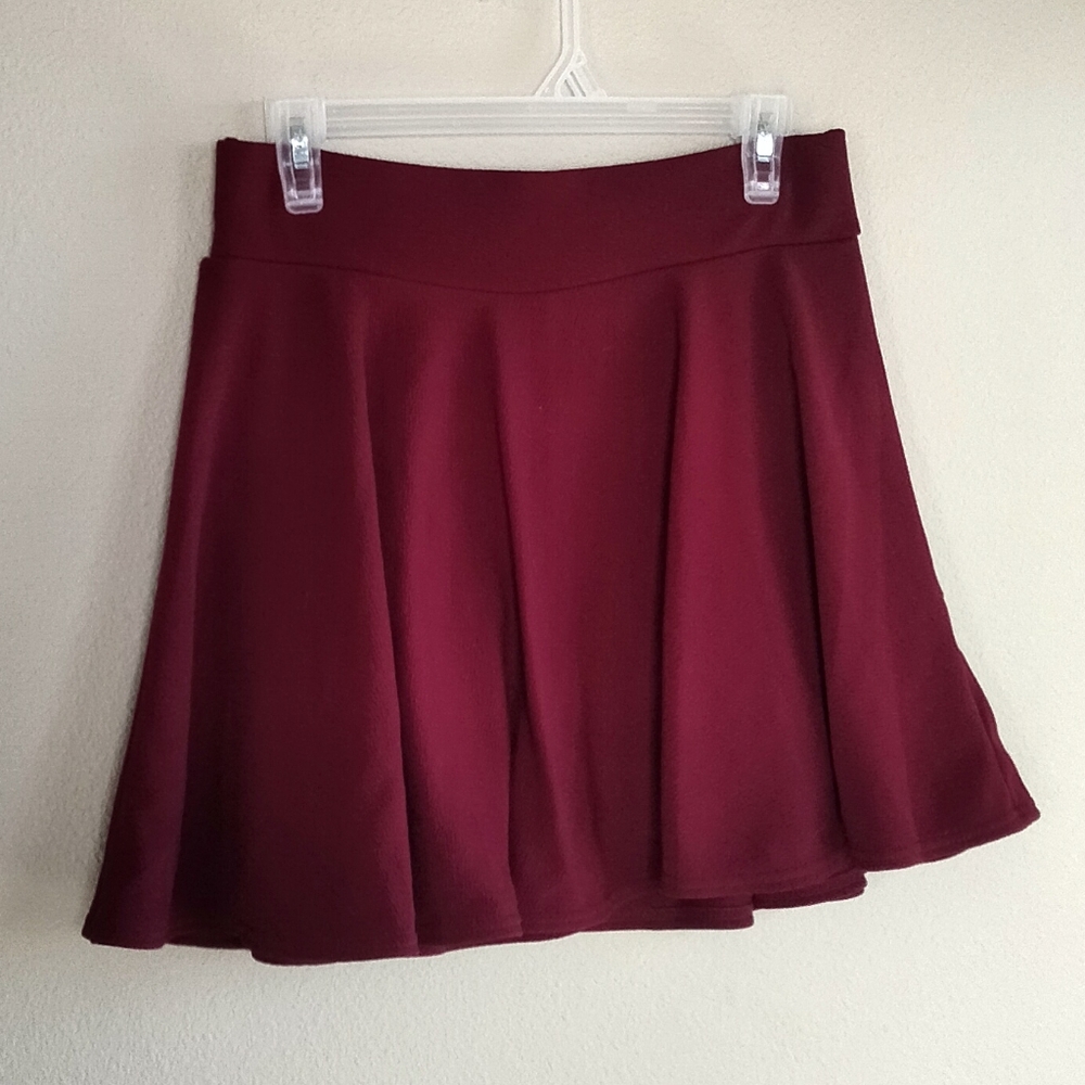 Maroon / Burgundy Skirt With Shorts Underneath Elastic Waist Size Large DJT